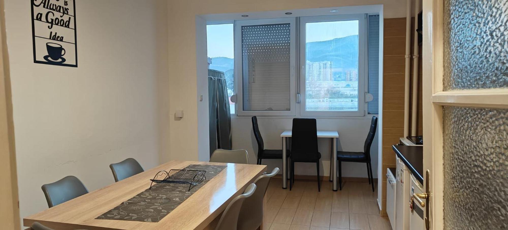 Calla 5 Apartment: Central Square Living with Secure Parking Skopje Exterior photo